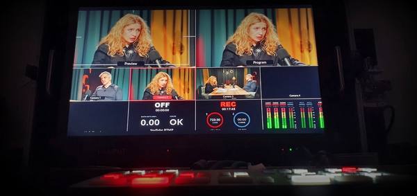 Echipament audio profesional — microfoane Sennheiser și mixaj Blackmagic